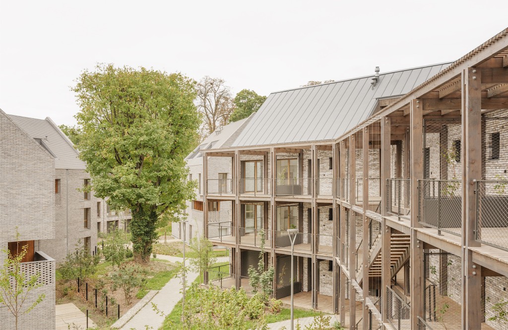 Housing in the park of the La Bruyère estate versailles-bruyere