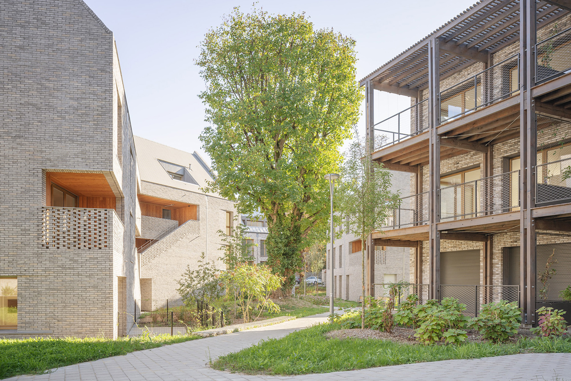 Housing in the park of the La Bruyère estate versailles-bruyere-5