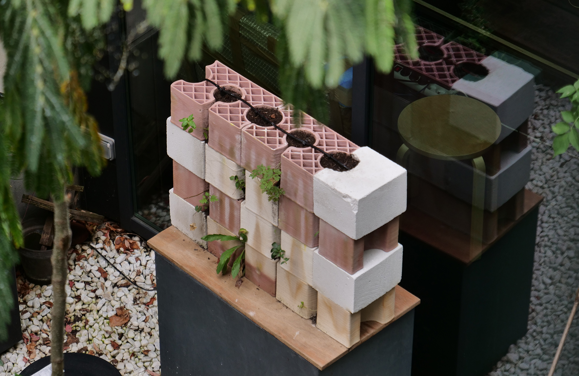 I.S.A., 3D printed clay bricks for living walls isa-briques-terre-cuite-imprimees-3d-parois-vivantes-07
