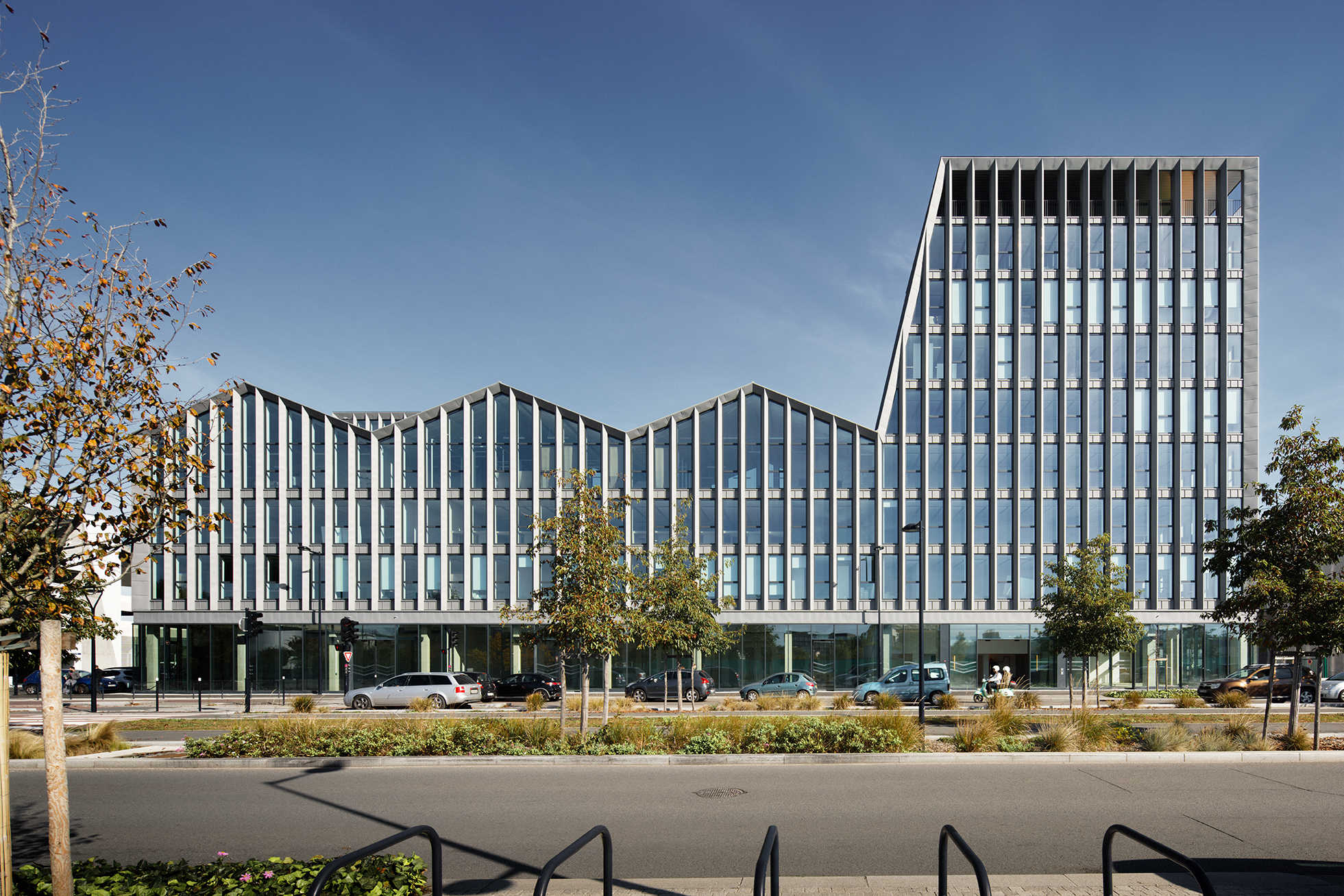 Offices facing the Bassins à flot bureaux-bassins-flot-bordeaux00