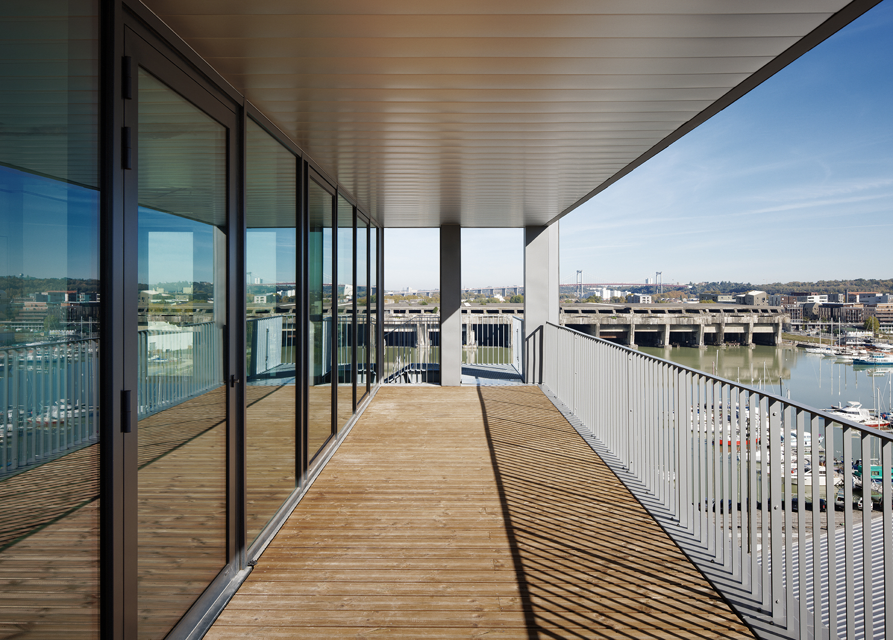 Offices facing the Bassins à flot bureaux-bassins-flot-bordeaux02