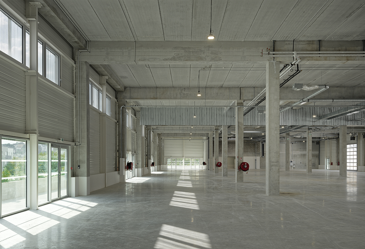 Logistic Center in the Ardoines district dscf4314